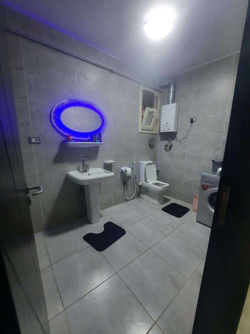 غرفة بمنزل هادئ مناسب للعائلة Homestay Cairo