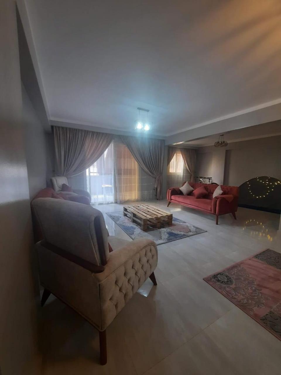 غرفة بمنزل هادئ مناسب للعائلة Homestay