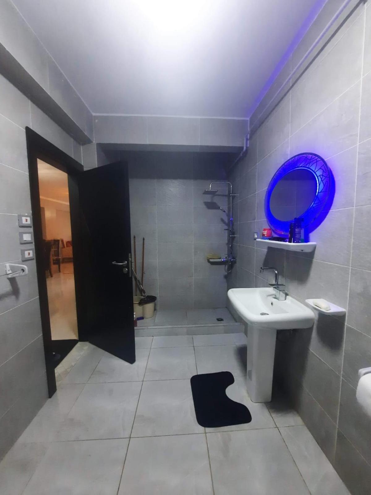 Homestay غرفة بمنزل هادئ مناسب للعائلة Cairo