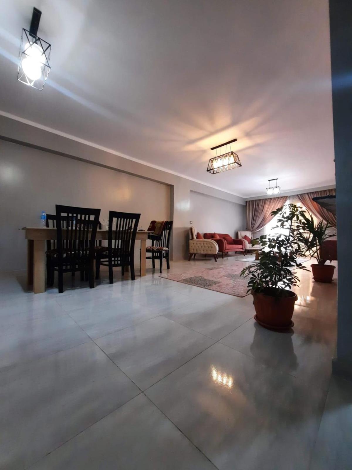 Homestay غرفة بمنزل هادئ مناسب للعائلة Cairo